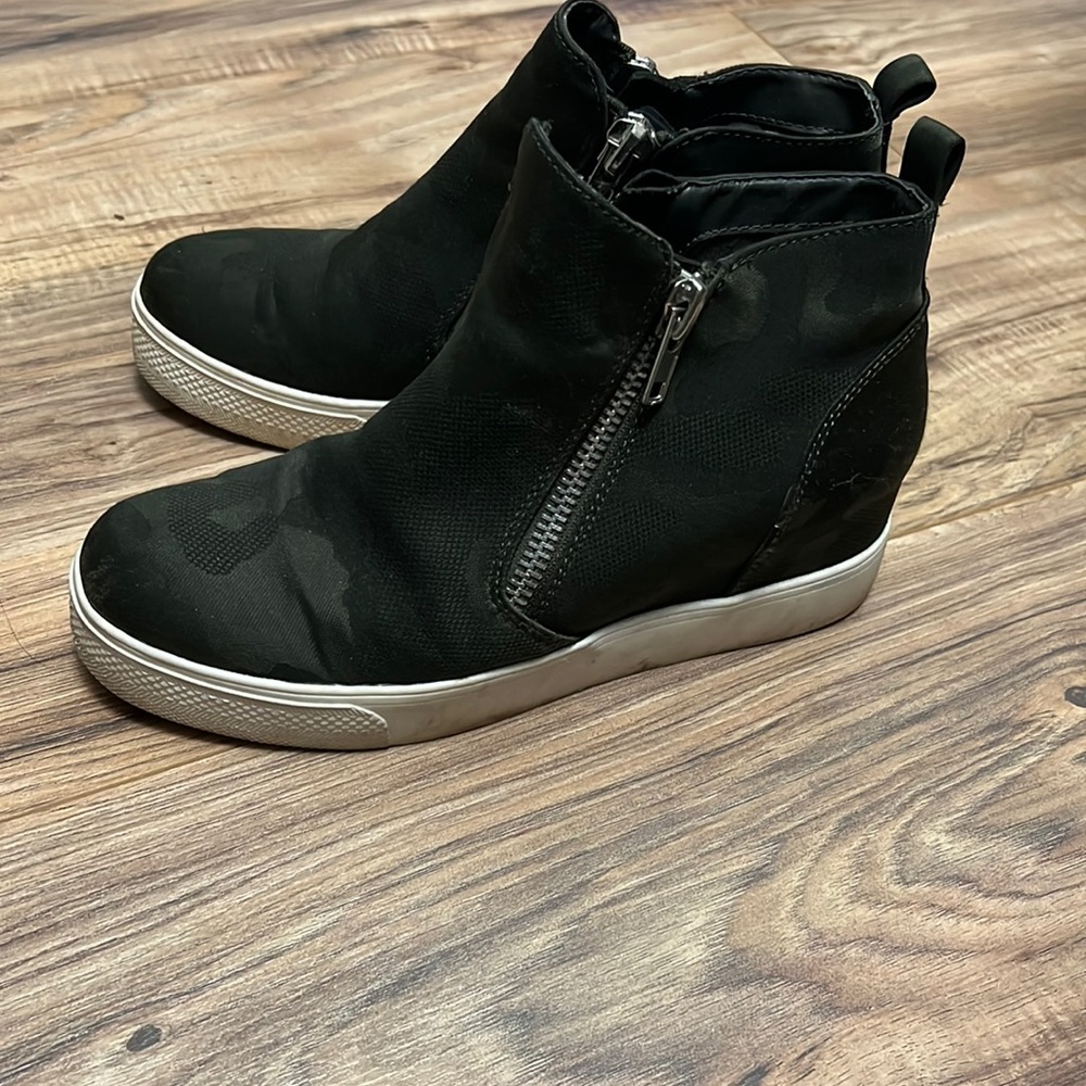 Steve Madden camouflage, wedge sneaker